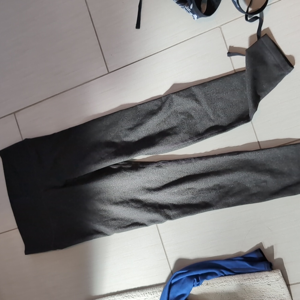 Mid-rise dark gray leggings